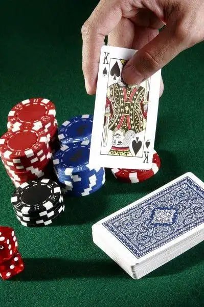 Layar permainan Money Train di sbobet slot dengan gulungan lima dan simbol emas